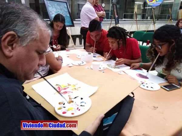 Joel Ramos en el Dia Munidal Pintor Boca y Pie